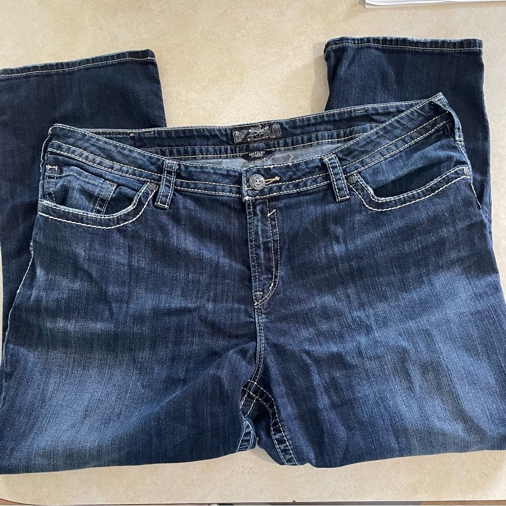 Silver Natsuki Women’s Capri jeans size 22 dark wash denim pants